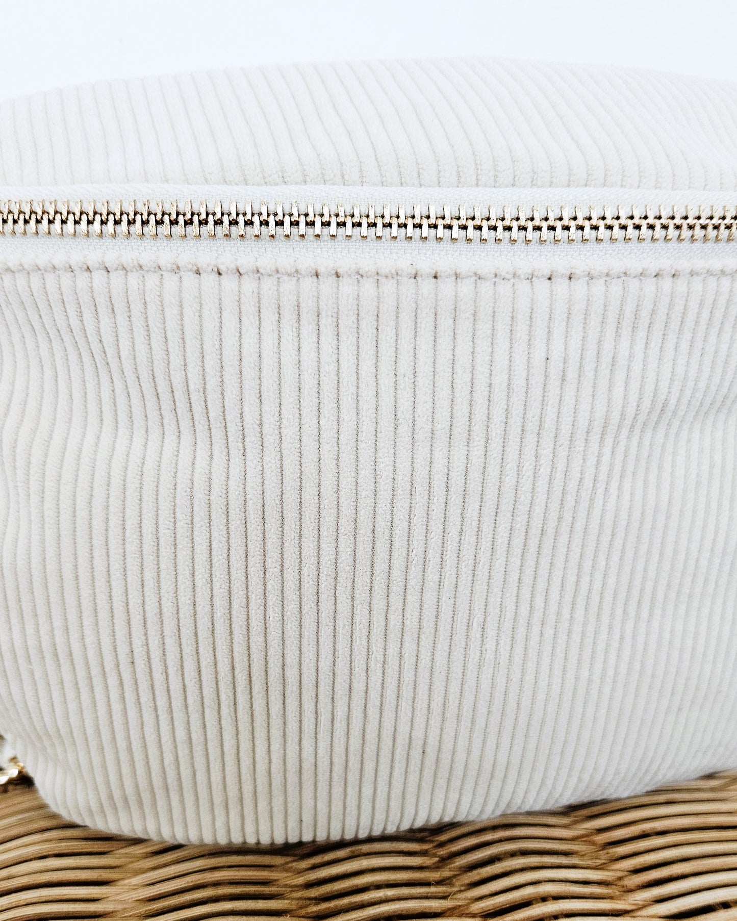 Sac banane Alizée en velours côtelé beige