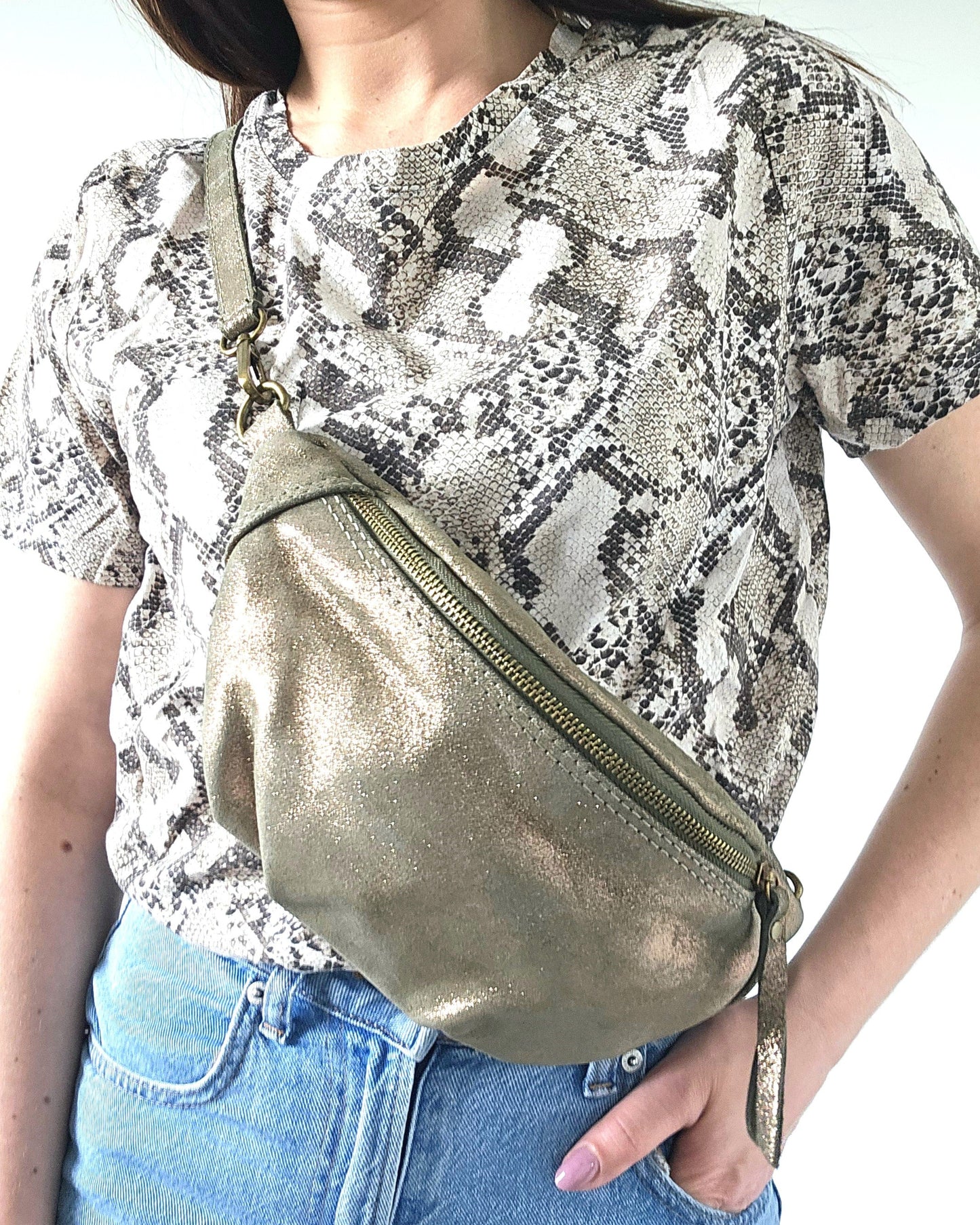 Sac banane Kim en cuir irisé kaki