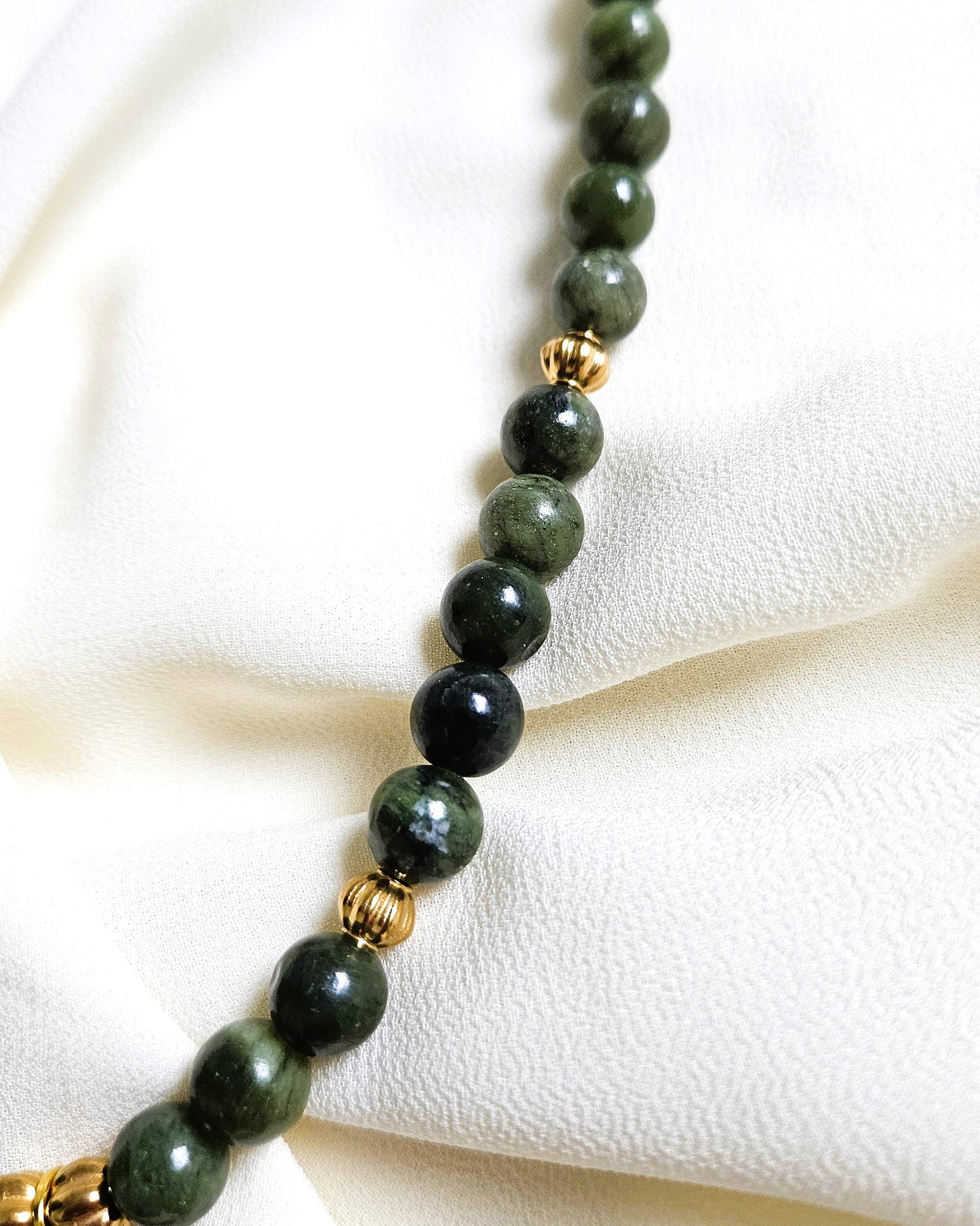 Collier Hirondelle perles de jade - création Bahia