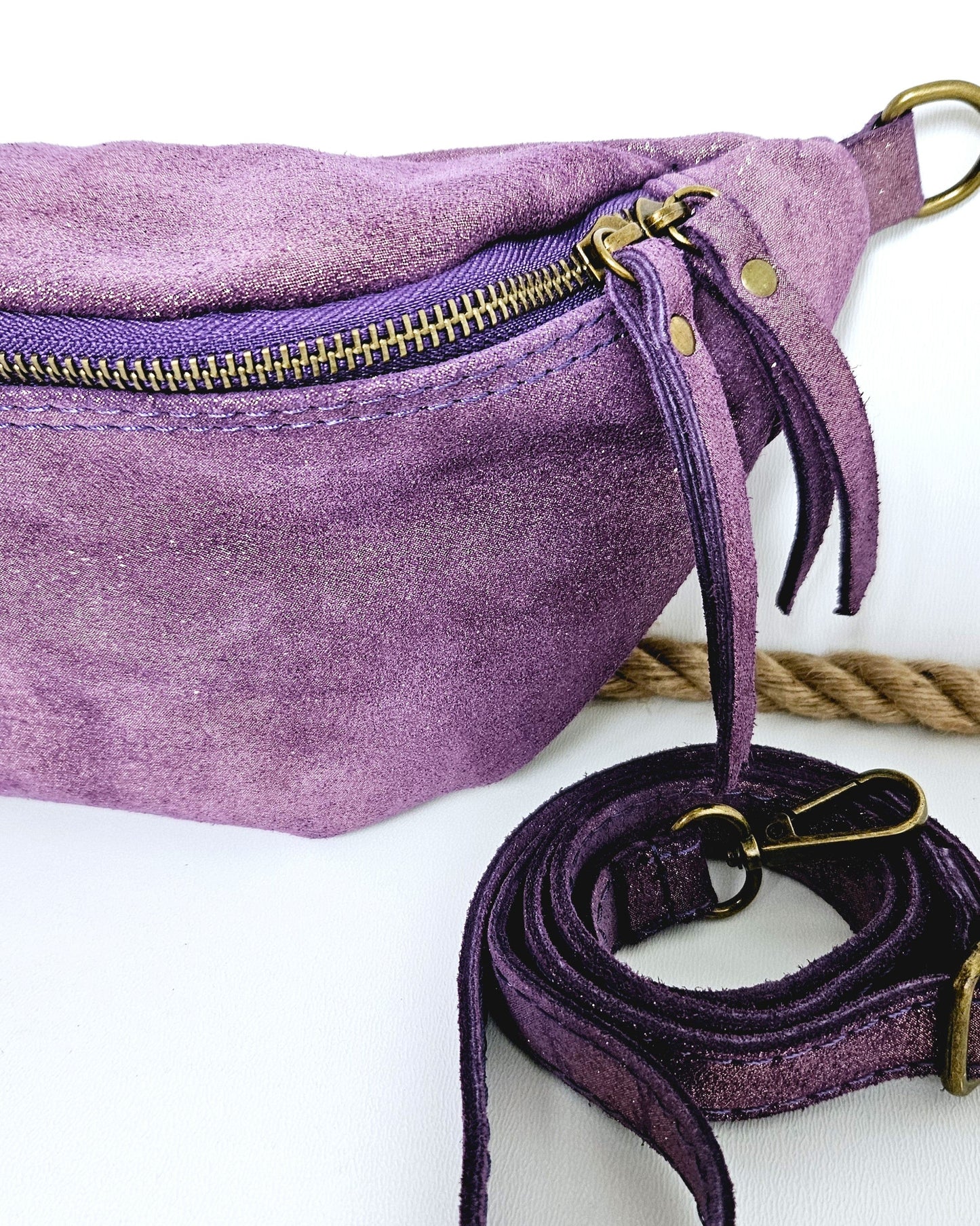 Sac banane Kim en cuir irisé violet
