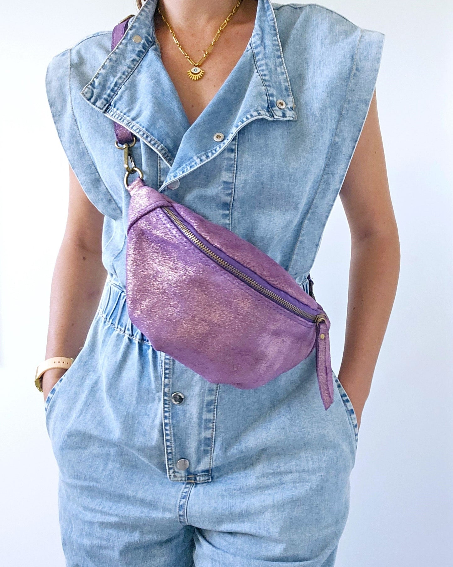 Sac banane Kim en cuir irisé violet