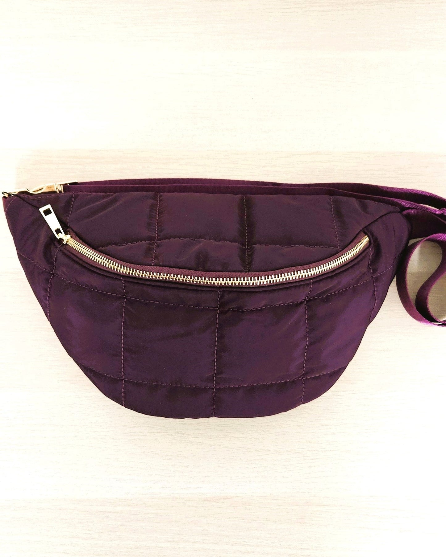 Sac banane matelassé prune