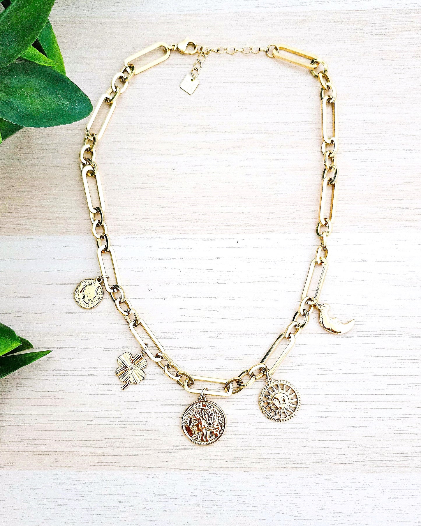 Collier Moon