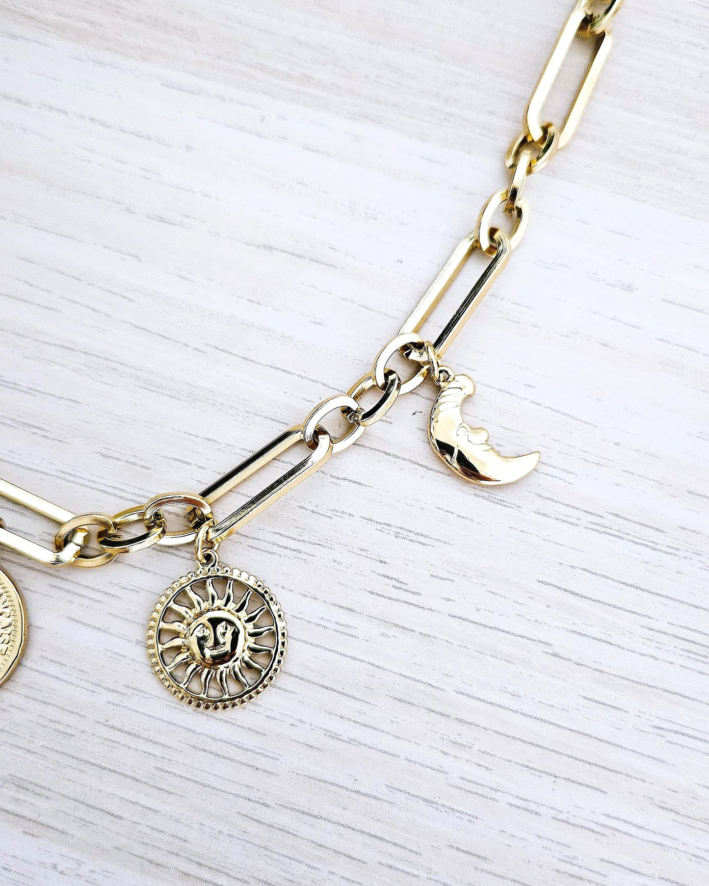 Collier Moon