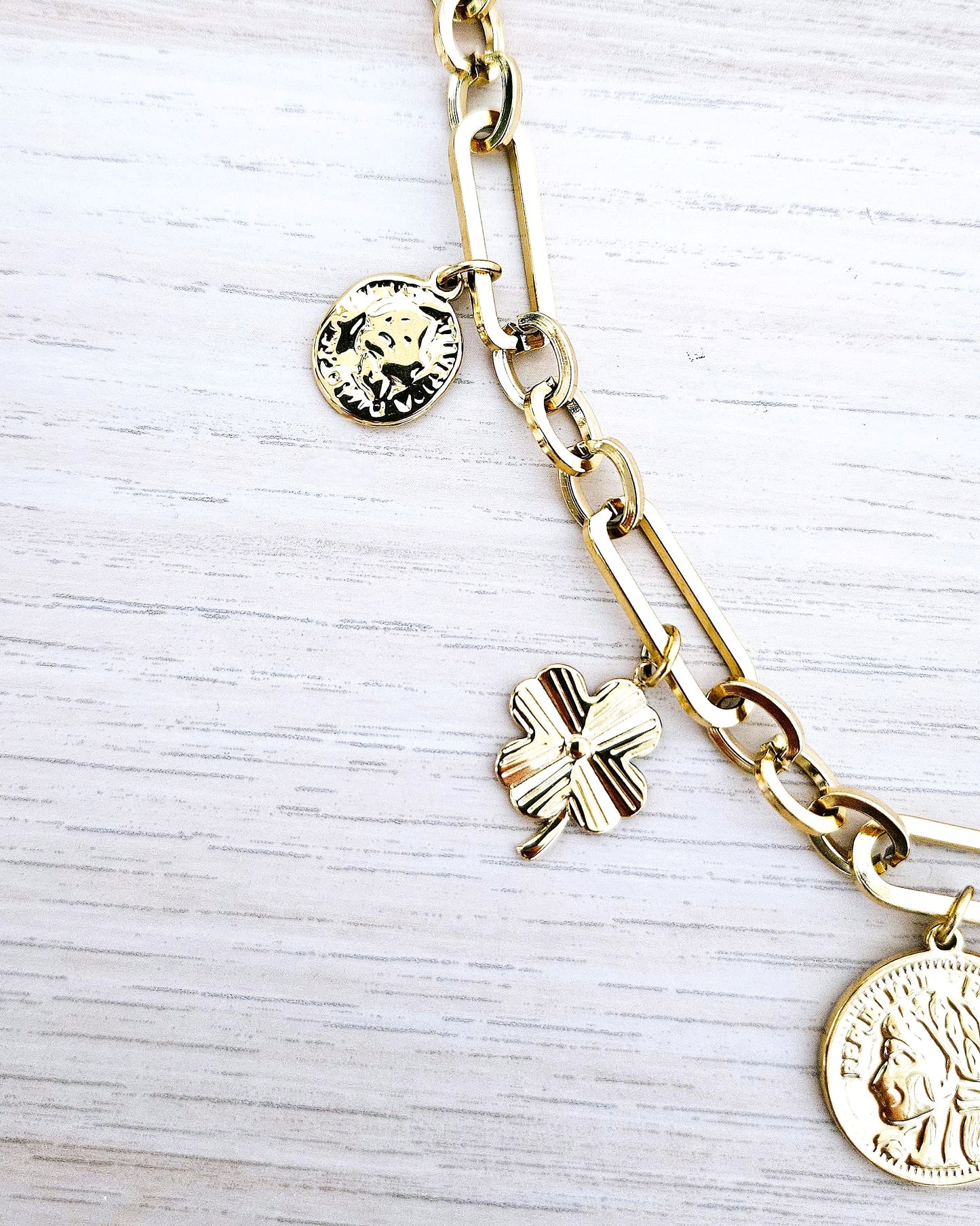 Collier Moon