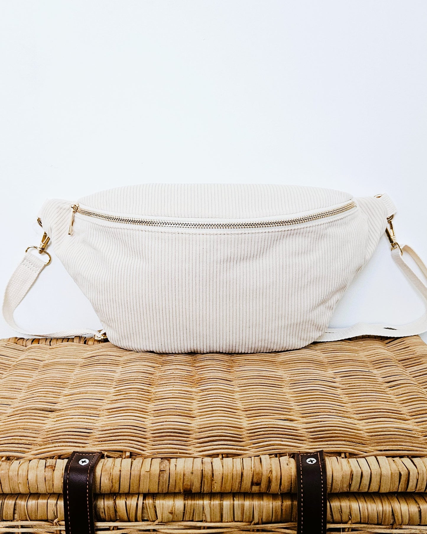 Sac banane Alizée en velours côtelé beige