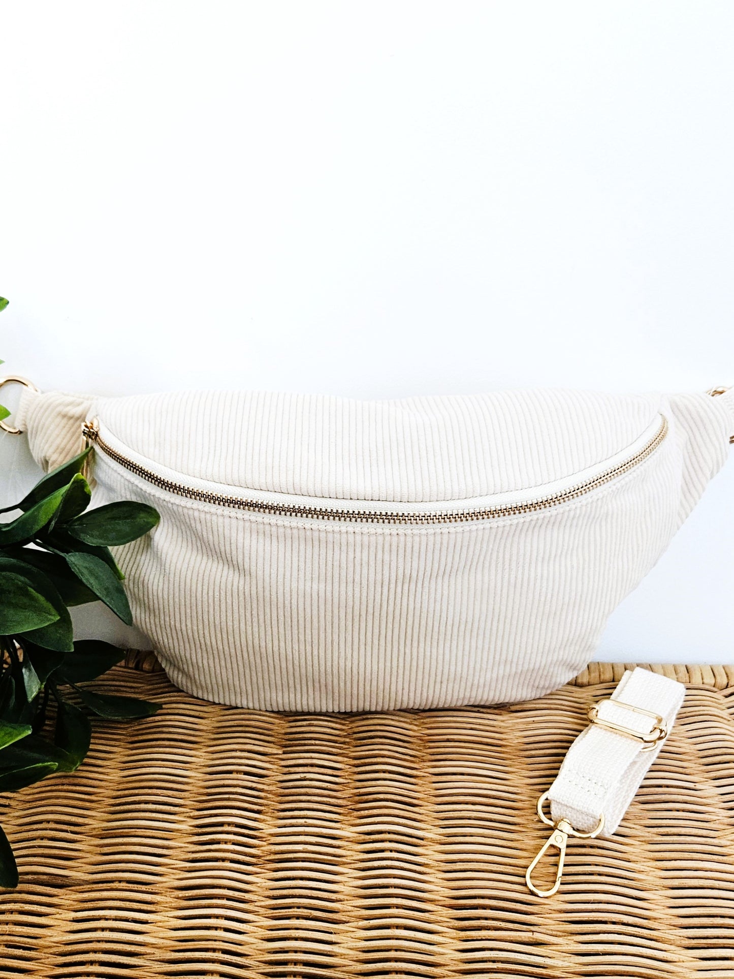 Sac banane Alizée en velours côtelé beige