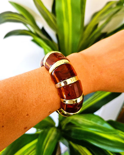 bracelet perles ambre doré porté au poignet