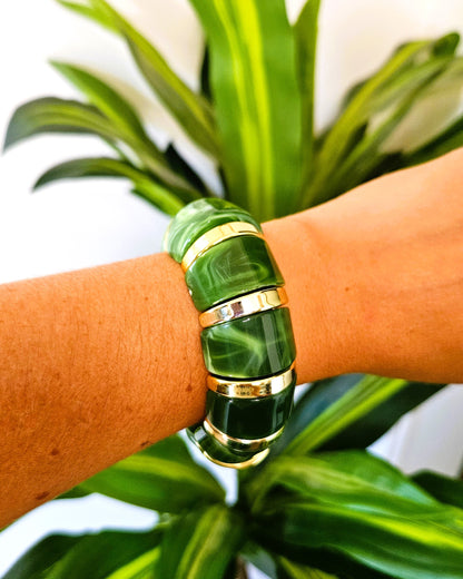bracelet perles vertes porté au poignet