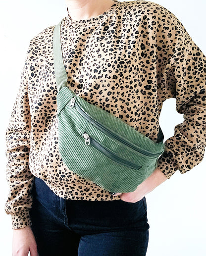 Sac banane Eva en velours côtelé vert kaki