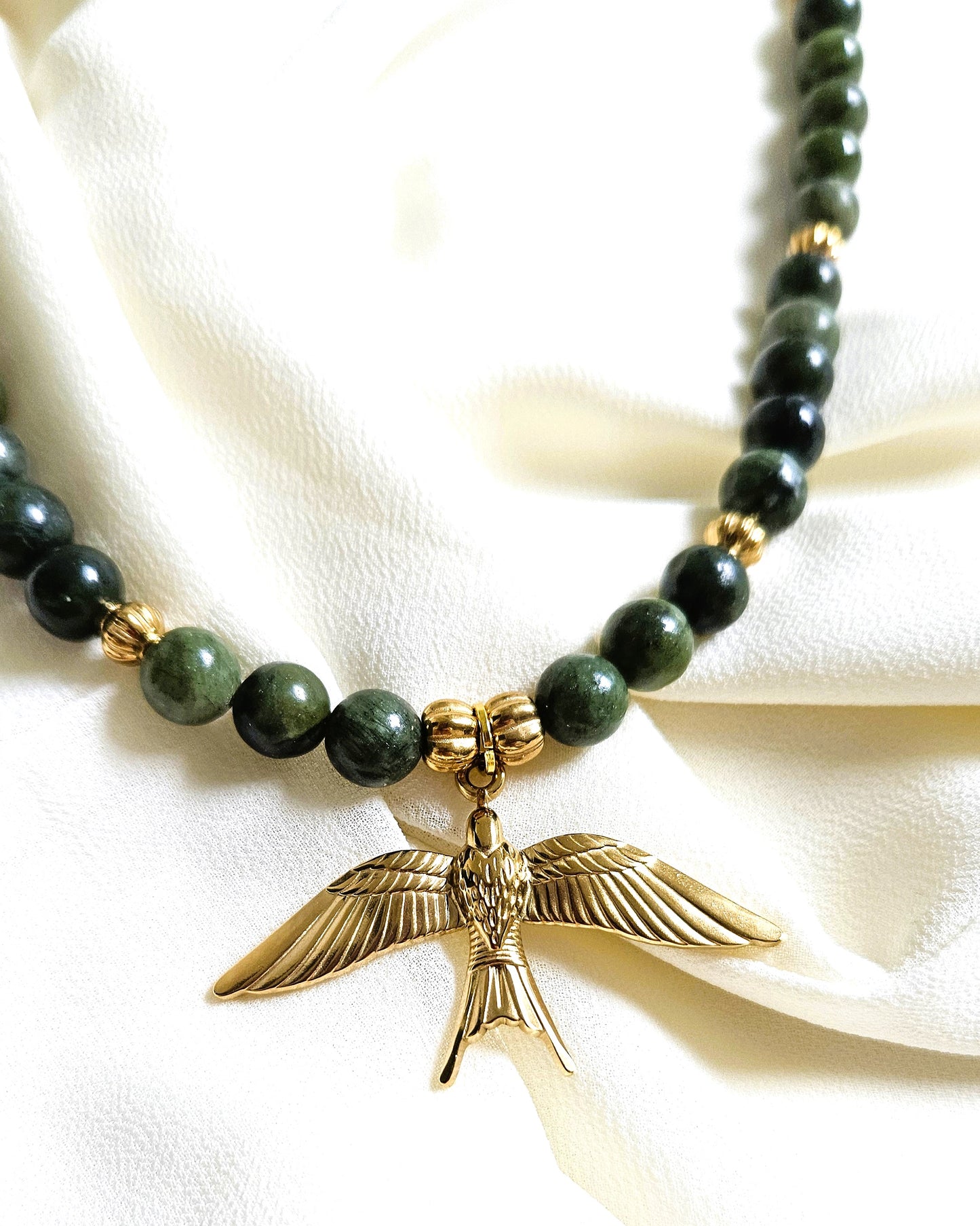 Collier Hirondelle perles de jade - création Bahia