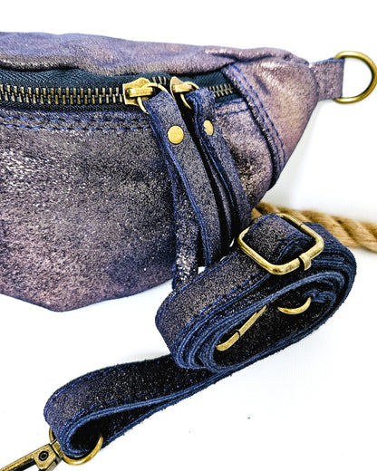 Sac banane Kim en cuir irisé indigo