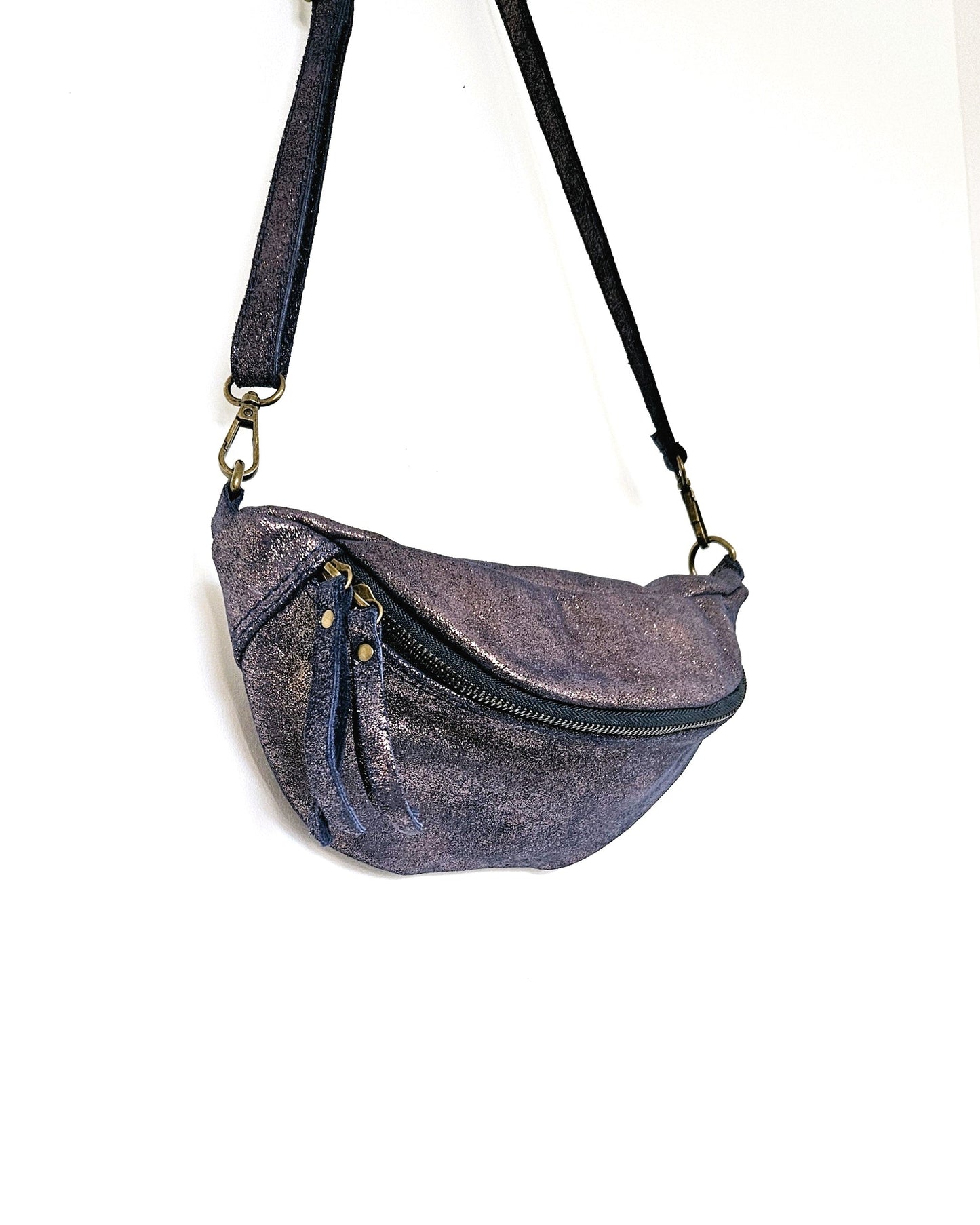 Sac banane Kim en cuir irisé indigo