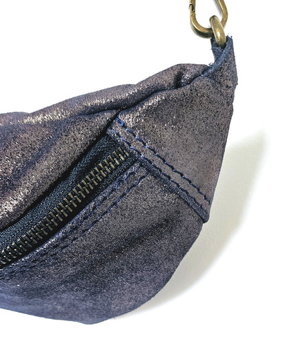 Sac banane Kim en cuir irisé indigo