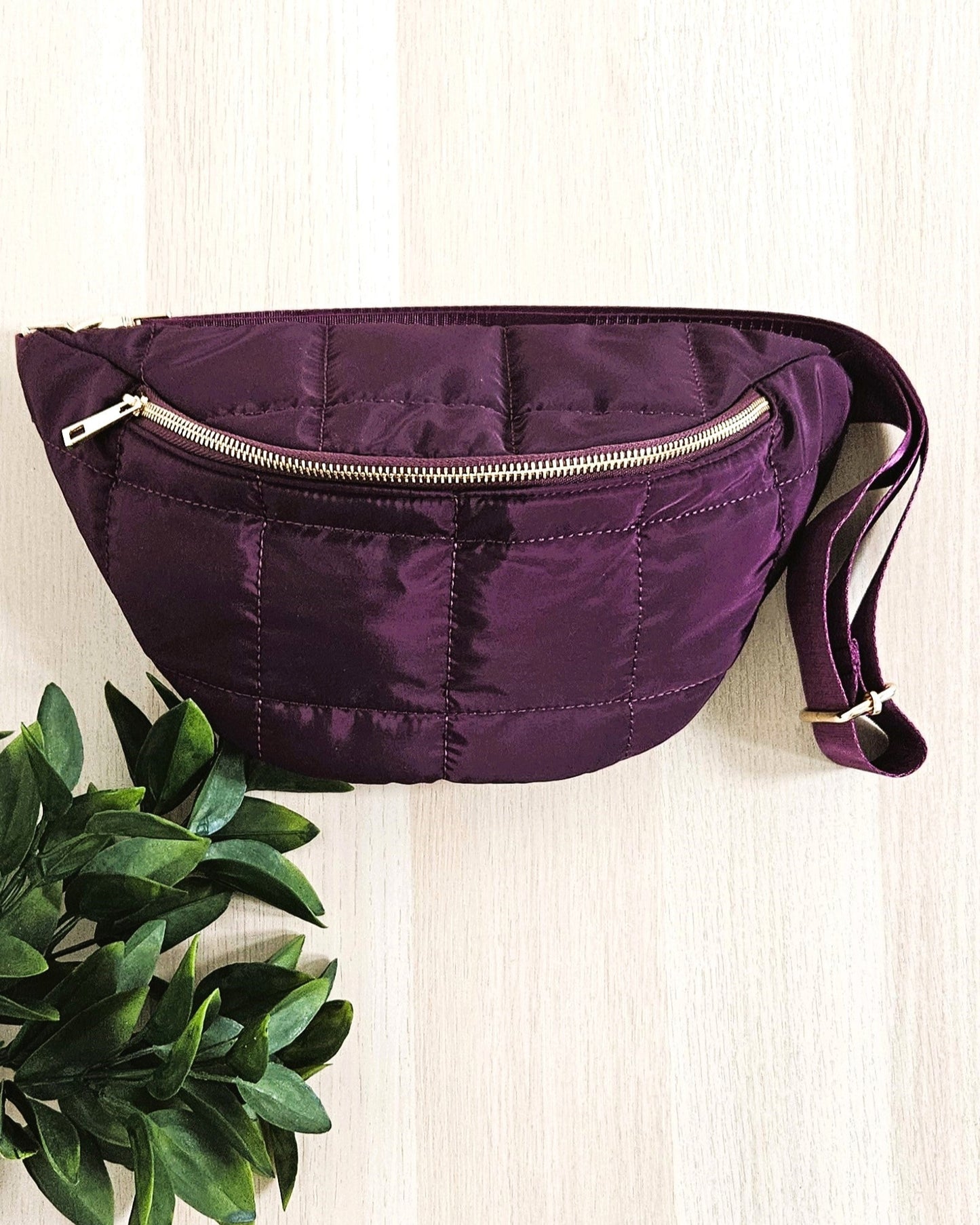 Sac banane matelassé prune