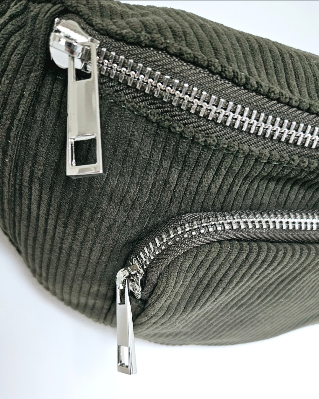 Sac banane Vic en velours côtelé