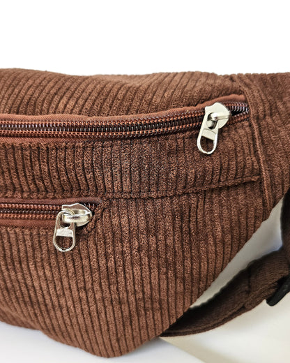 Sac banane Eva en velours côtelé marron