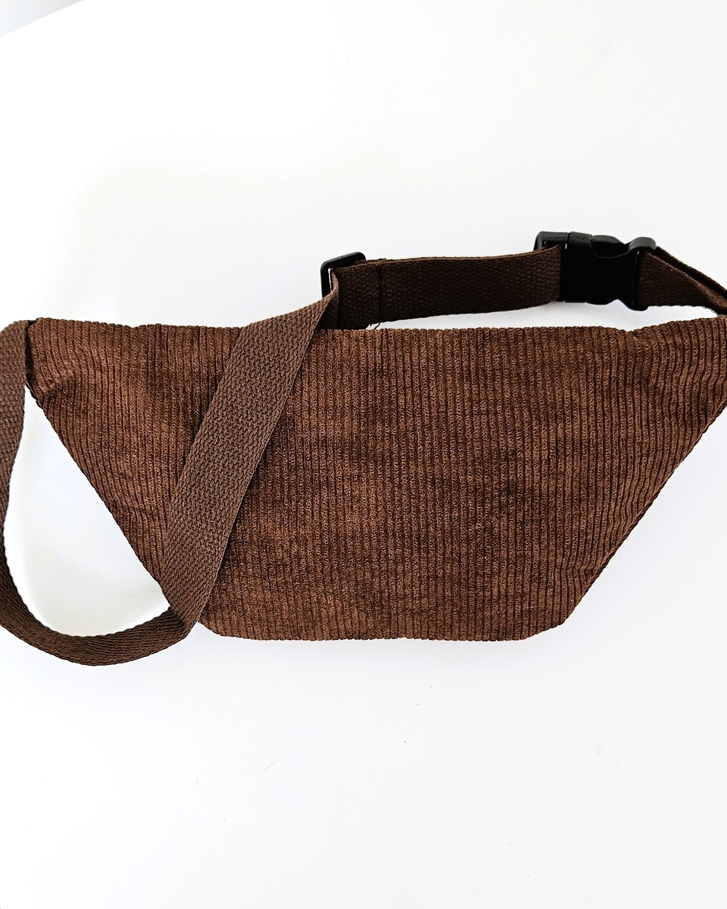 Sac banane Eva en velours côtelé marron