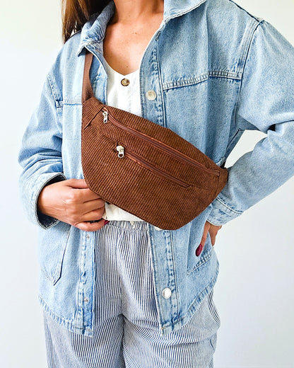 Sac banane Eva en velours côtelé marron