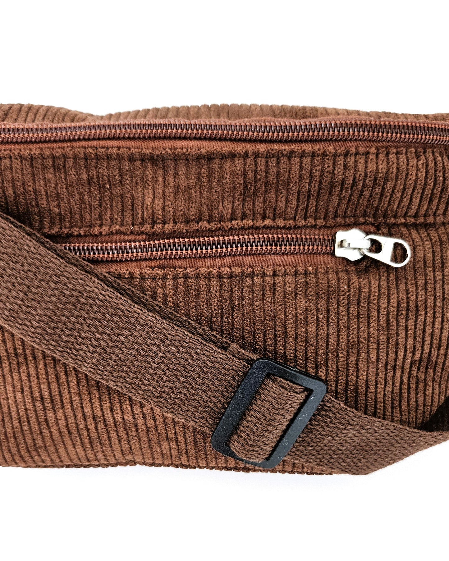 Sac banane Eva en velours côtelé marron
