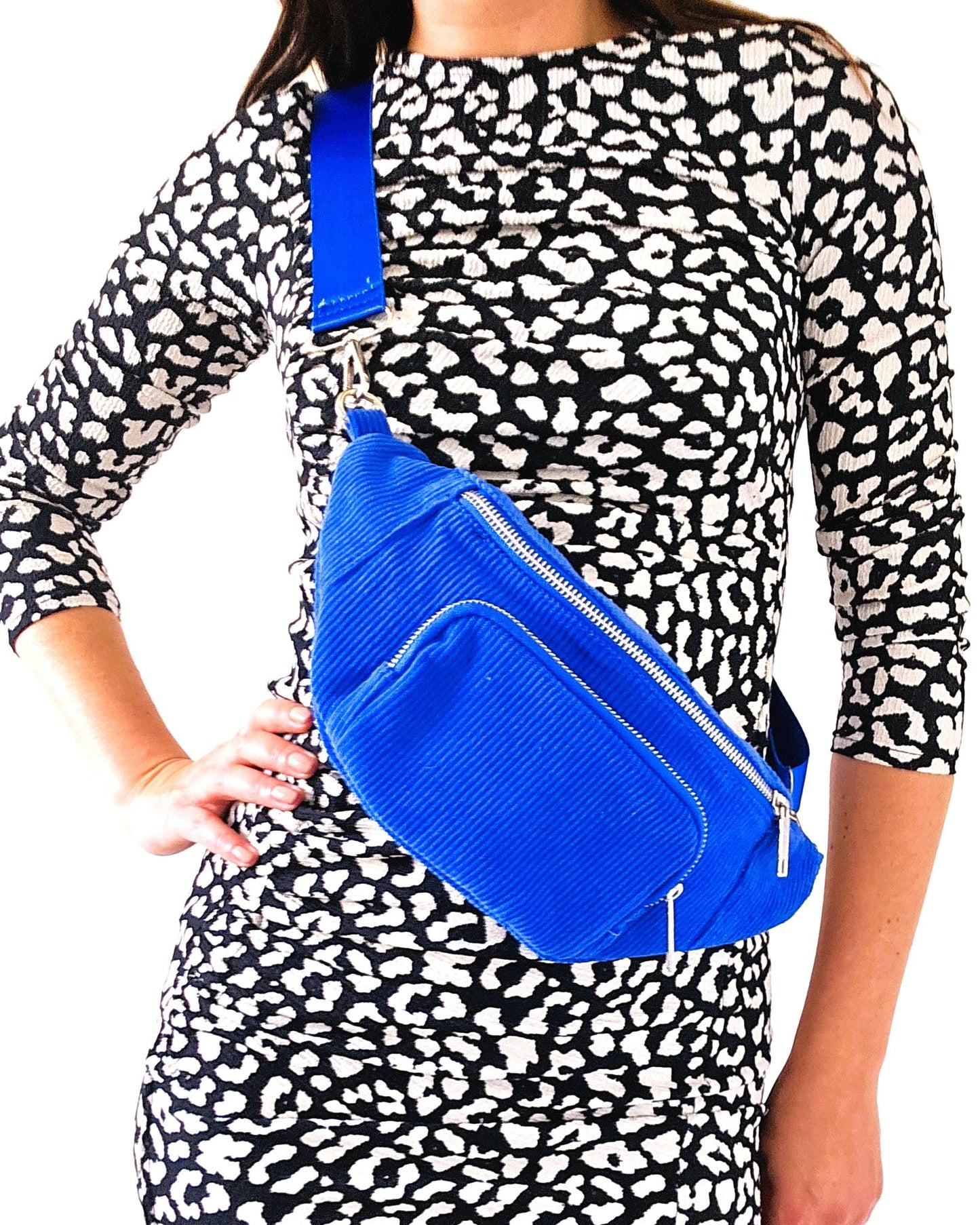 Sac banane Vic en velours côtelé bleu